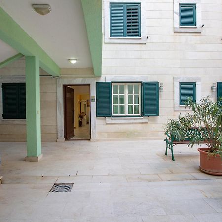 Montesan Luxury Apartment Beach Front Sveti Stefan Exterior photo