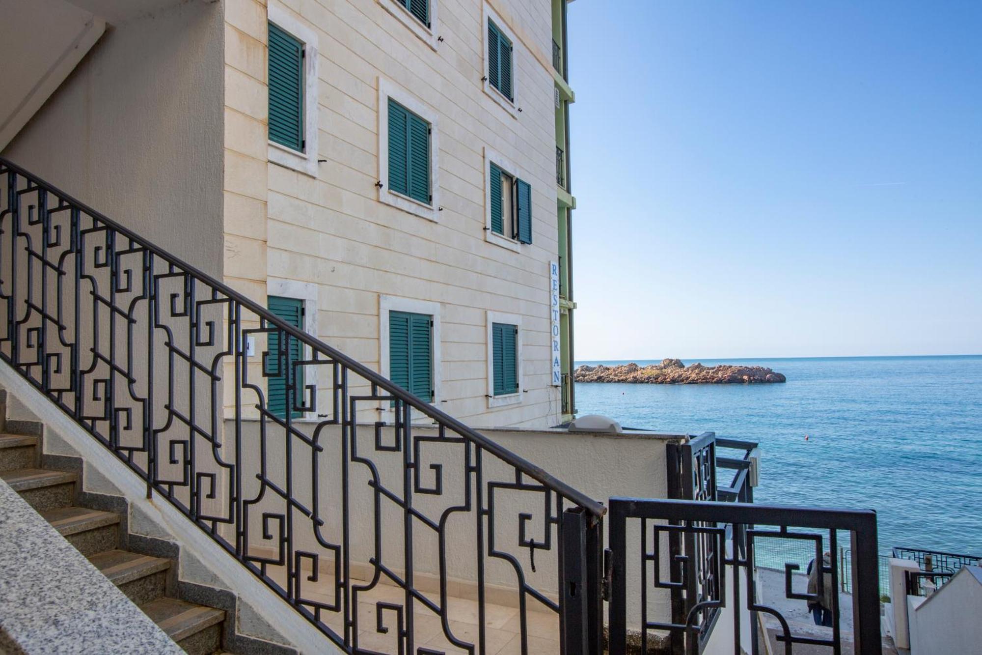 Montesan Luxury Apartment Beach Front Sveti Stefan Exterior photo