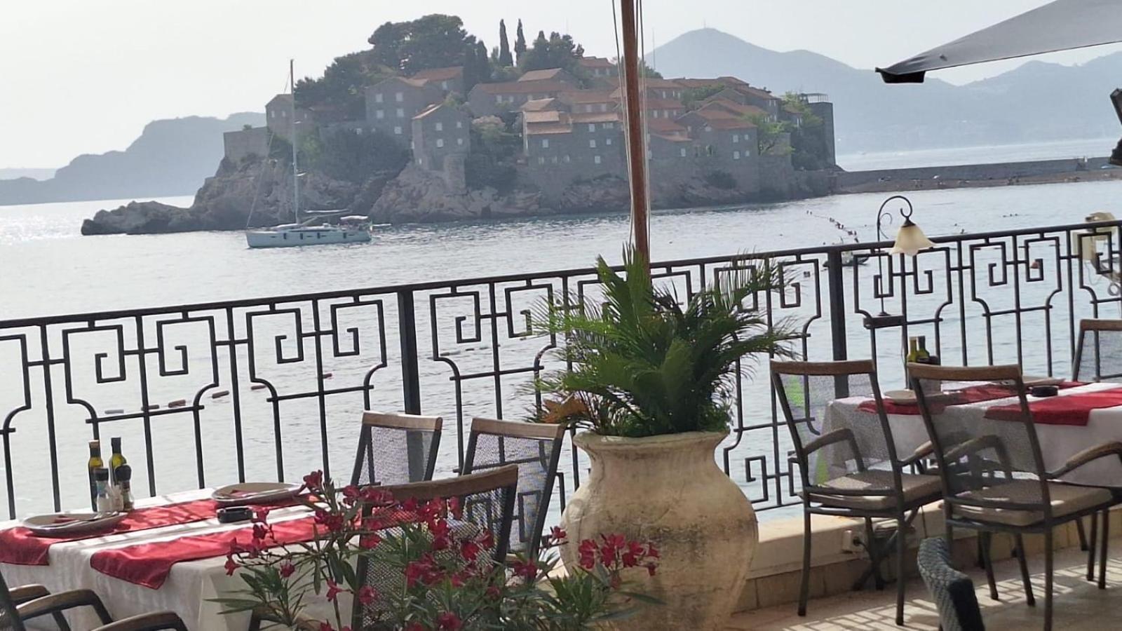 Montesan Luxury Apartment Beach Front Sveti Stefan Exterior photo
